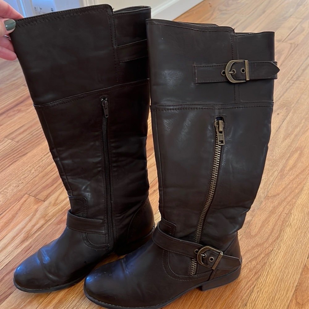 just below knee height, zipper side brown boots